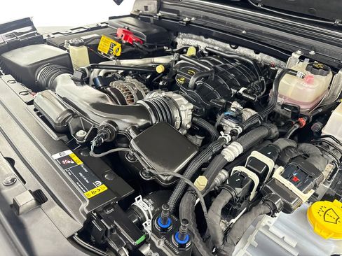 Used 2024 Jeep Gladiator Rubicon w/ Technology Group AWD/4WD image 77