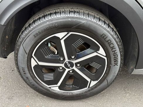 Used 2023 Kia Niro EX image 26