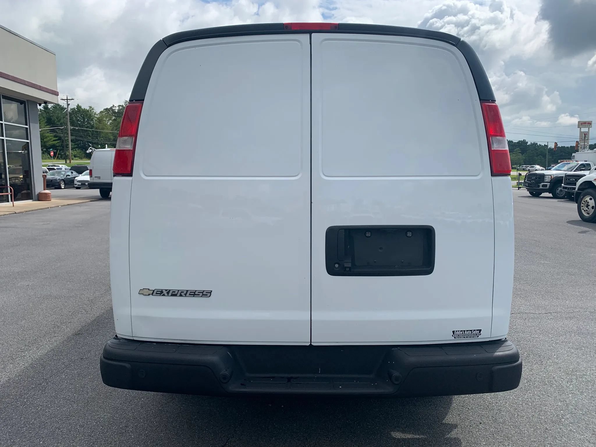 Used 2020 Chevrolet Express 3500 Extended w/ Driver Convenience Package RWD image 7