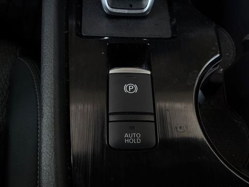 Used 2025 Nissan Rogue SV AWD/4WD image 27