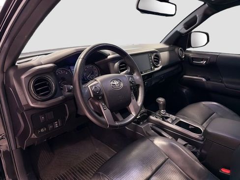 Used 2022 Toyota Tacoma TRD Off-Road w/ TRD Premium Off Road Package image 9