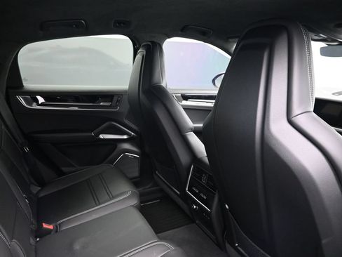 Certified 2026 Porsche Cayenne Turbo GT AWD/4WD image 7