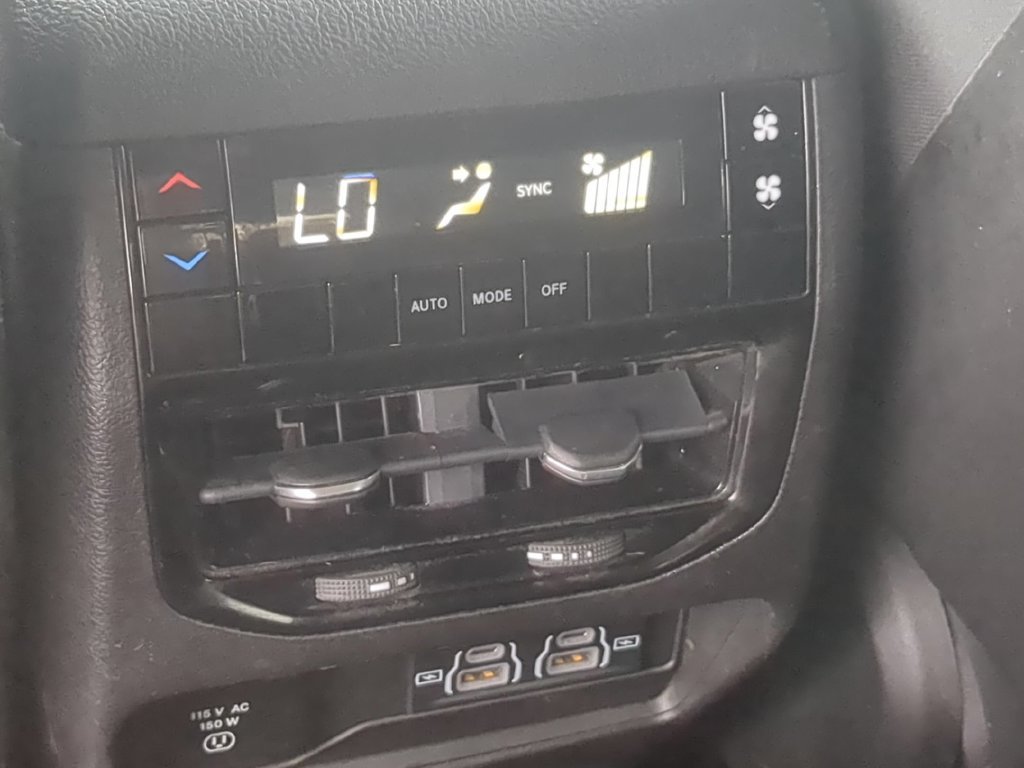 Used 2022 Jeep Grand Cherokee L Laredo w/ Luxury Tech Group I AWD/4WD image 27