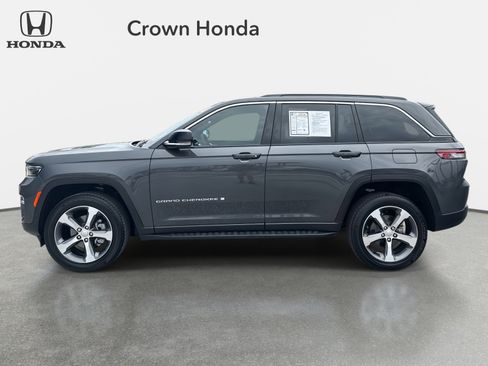 Used 2025 Jeep Grand Cherokee Limited image 4