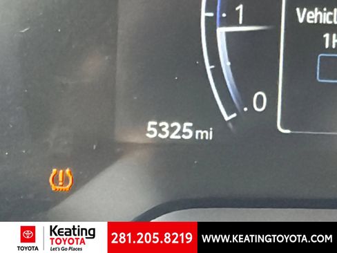 Used 2025 Toyota Corolla Cross XLE FWD image 15