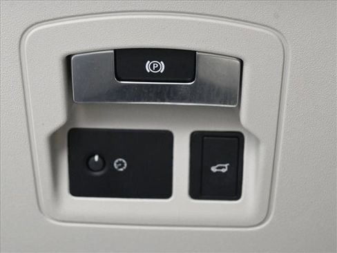 Used 2020 Land Rover Range Rover Velar S image 10