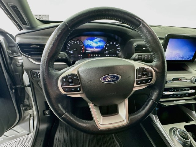 Certified 2022 Ford Explorer XLT w/ Equipment Group 202A AWD/4WD image 17