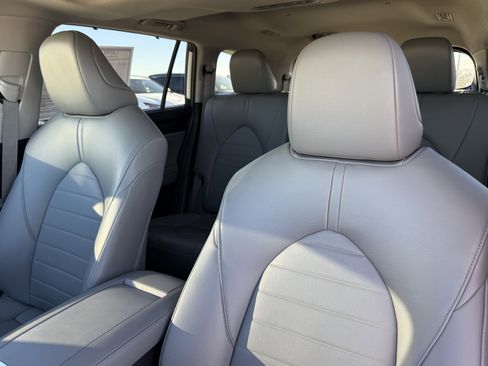 Used 2023 Toyota Highlander XLE image 19