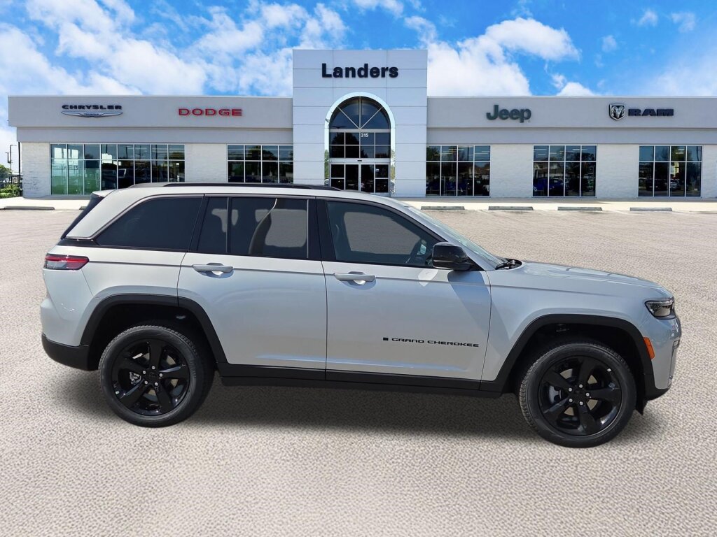 New 2026 Jeep Grand Cherokee Limited w/ Limited Altitude Package RWD image 2