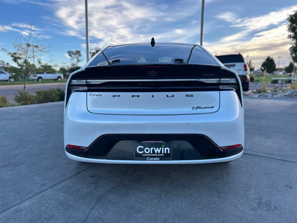 Used 2024 Toyota Prius Prime FWD image 7