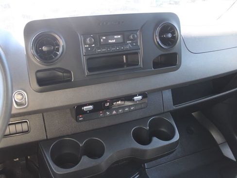 Used 2022 Mercedes-Benz Sprinter 1500 image 47