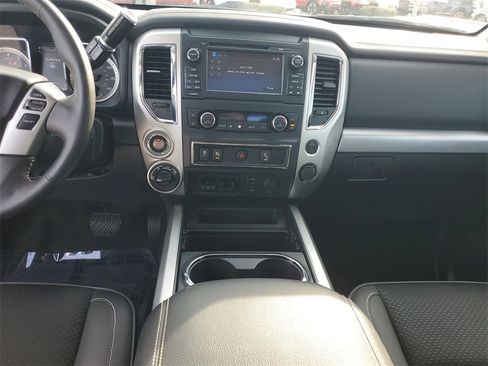 Used 2017 Nissan Titan PRO-4X image 18
