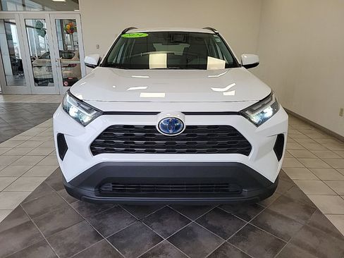 Used 2024 Toyota RAV4 LE AWD/4WD image 3