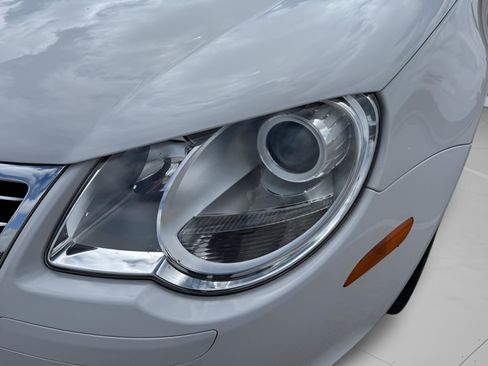 Used 2010 Volkswagen Eos Lux FWD image 29