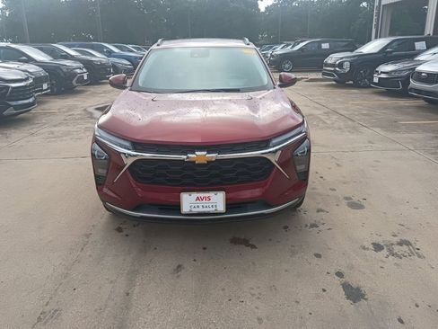 Used 2025 Chevrolet Trax LT w/ LT Convenience Package FWD image 5