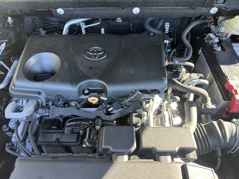 Used 2021 Toyota RAV4 XLE image 10