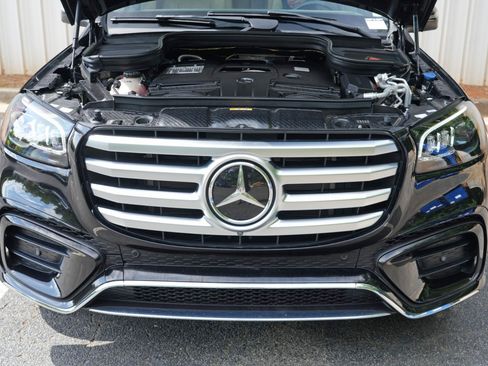 Used 2024 Mercedes-Benz GLS 580 4MATIC image 8