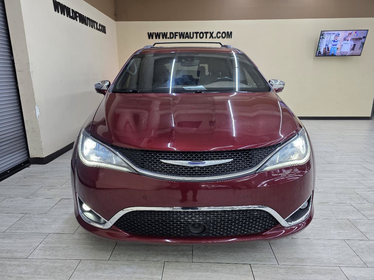 Used 2020 Chrysler Pacifica Limited w/ Advanced Safetytec Group FWD image 3