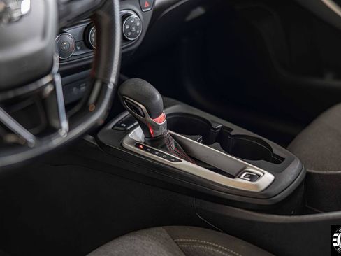Used 2024 Chevrolet Trax RS w/ Sunroof Package FWD image 20