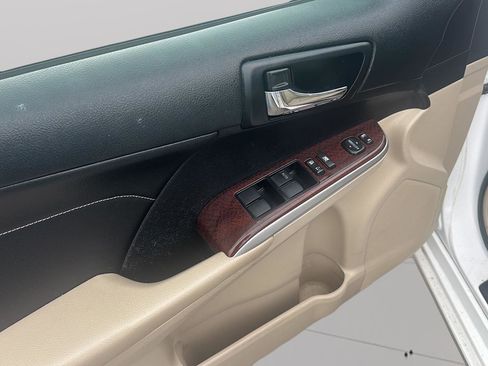 Used 2014 Toyota Camry XLE image 16