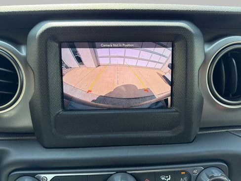 Used 2021 Jeep Wrangler Unlimited Sport AWD/4WD image 32