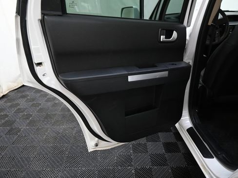 Used 2011 Mitsubishi Endeavor LS AWD/4WD image 18