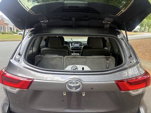Used 2019 Toyota Highlander XLE FWD image 41