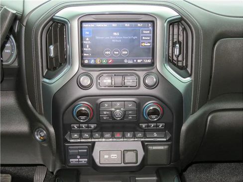 Used 2021 Chevrolet Silverado 1500 LTZ w/ Technology Package AWD/4WD image 8