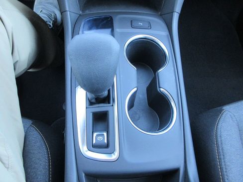 Used 2024 Chevrolet Equinox LT image 28