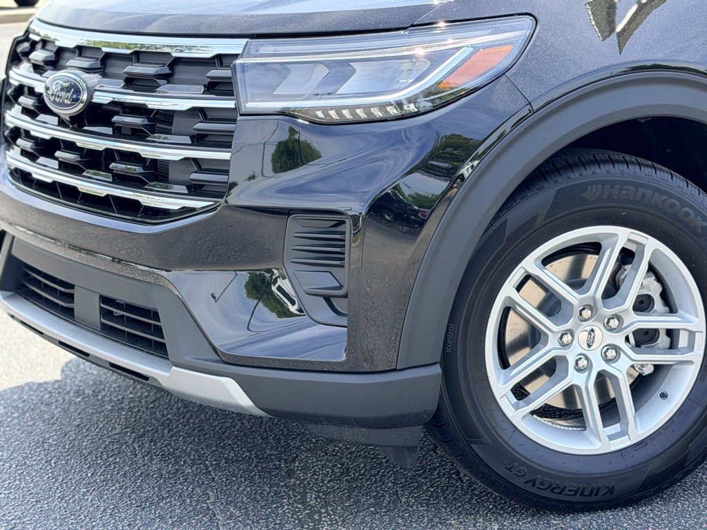 New 2026 Ford Explorer Active RWD image 3