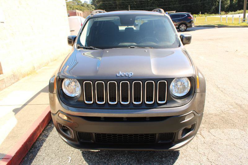 Used 2016 Jeep Renegade Latitude FWD image 2