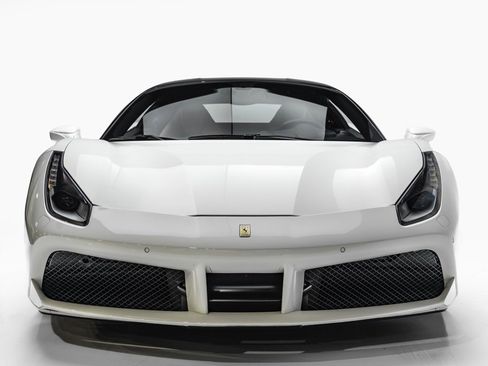 Used 2016 Ferrari 488 GTB Base image 5