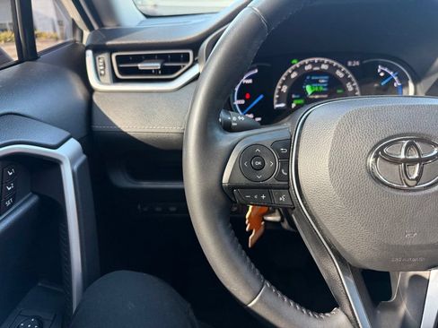 Used 2023 Toyota RAV4 XLE Premium AWD/4WD image 7