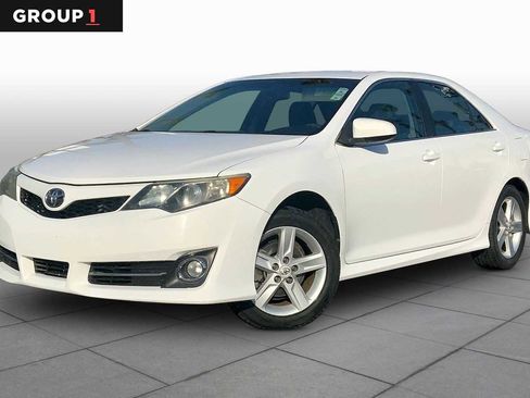 Used 2012 Toyota Camry SE FWD image 1