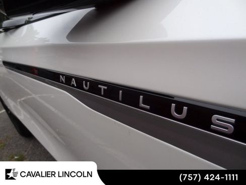 Used 2026 Lincoln Nautilus Premier AWD/4WD image 15