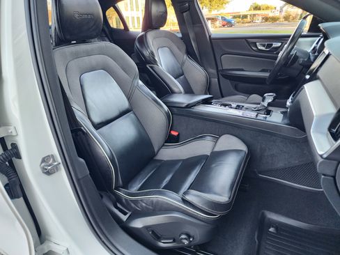 Used 2019 Volvo S60 T6 R-Design image 13