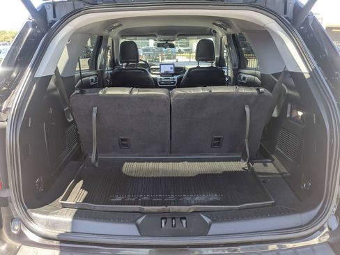 Used 2022 Ford Explorer XLT w/ Equipment Group 202A AWD/4WD image 13