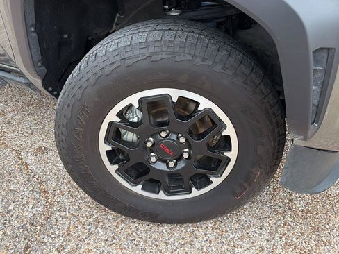 Used 2025 Toyota Tacoma TRD Off-Road AWD/4WD image 9