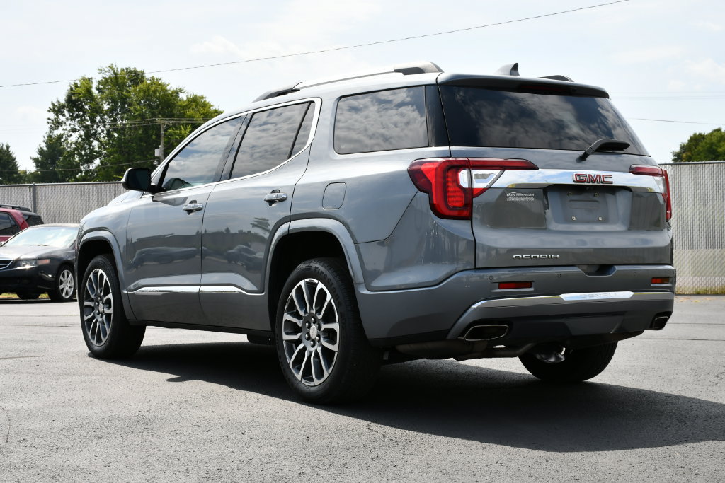 Used 2021 GMC Acadia Denali w/ Denali Technology Package FWD image 5