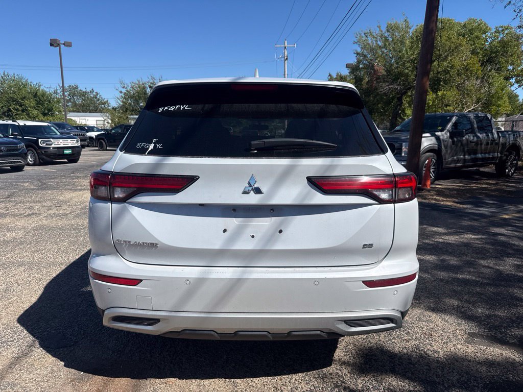 Used 2024 Mitsubishi Outlander SE FWD image 3