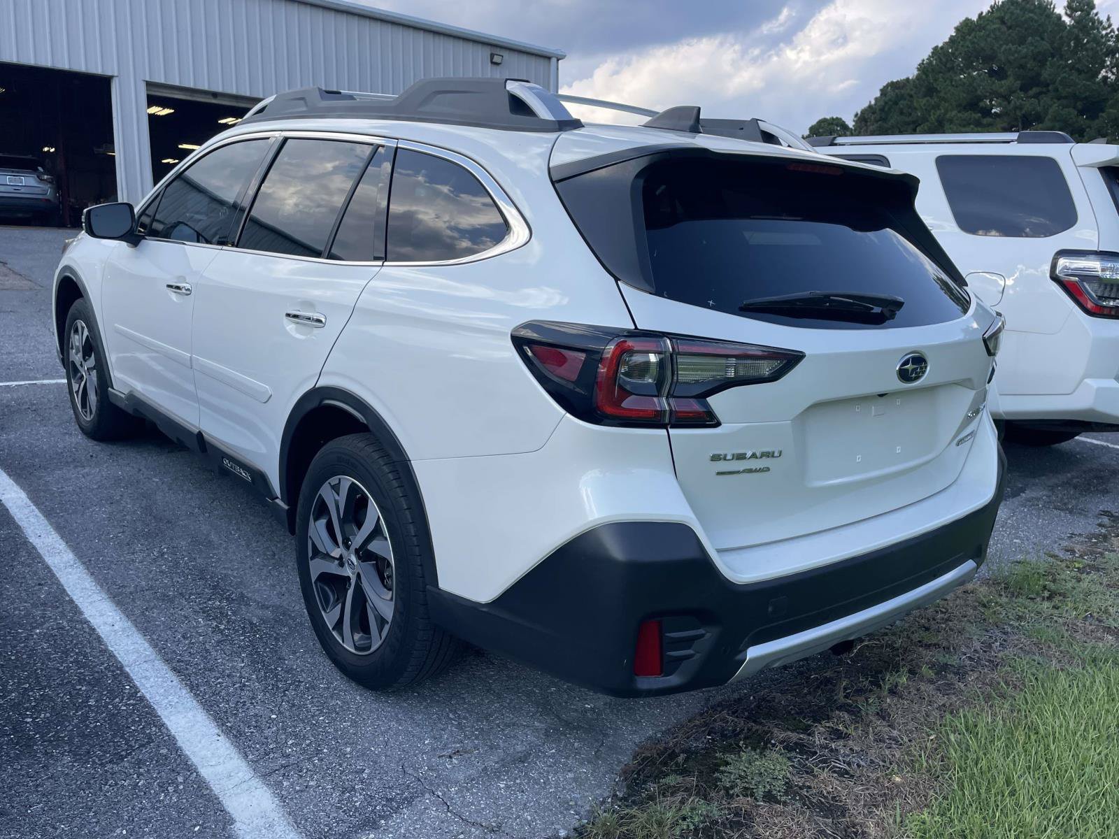 Used 2021 Subaru Outback Touring XT AWD/4WD image 3