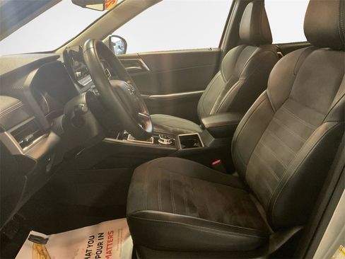 Used 2024 Mitsubishi Outlander SE image 12