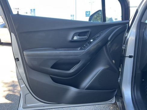 Used 2018 Chevrolet Trax LS image 18