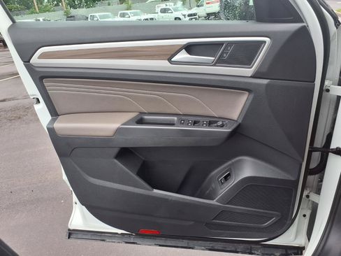 Used 2021 Volkswagen Atlas SEL AWD/4WD image 18