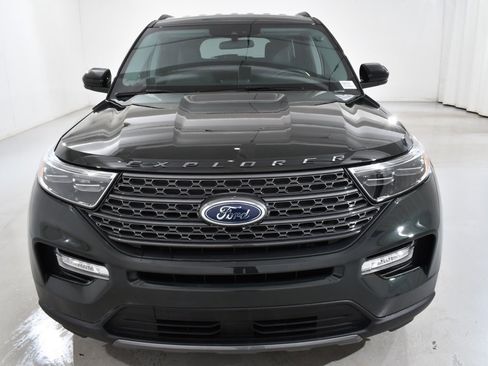 Used 2023 Ford Explorer XLT w/ Equipment Group 202A image 3