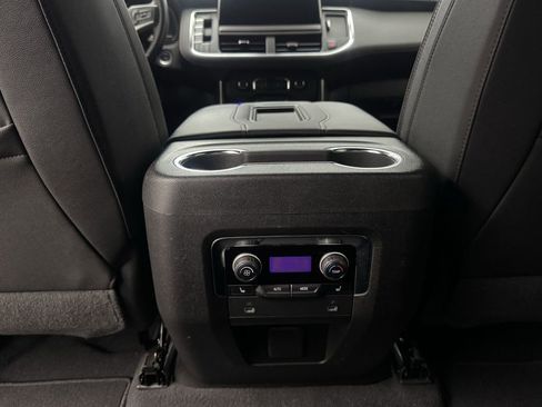 Used 2022 Chevrolet Suburban RST w/ Sport Performance Package image 16