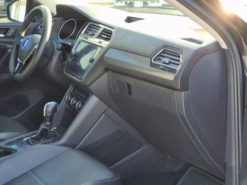 Used 2020 Volkswagen Tiguan SE image 22