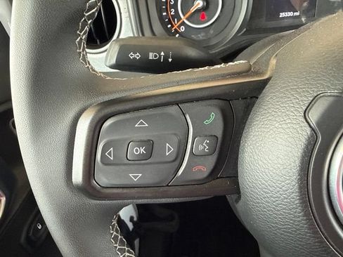 Used 2025 Jeep Gladiator Sport AWD/4WD image 17
