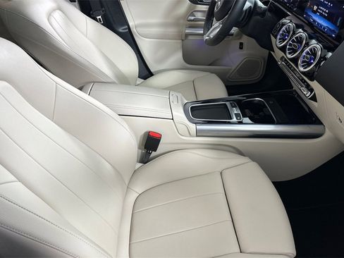 Certified 2025 Mercedes-Benz GLA 250 4MATIC image 18