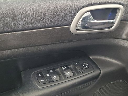 Used 2018 Jeep Grand Cherokee Laredo RWD image 27